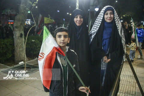 گزارش تصویری | بیست و نهمین قرار شبانه مردم مشهد در حمایت از مدافعان وطن