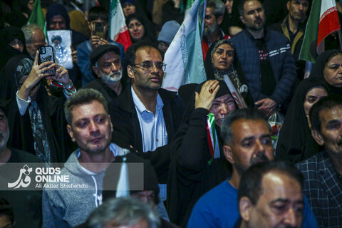 خانواده شهدای مدرسه میناب دراجتماع شبانه مشهد