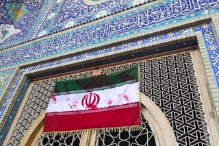 پرچم جمهوری اسلامی در حسینیه اعظم زنجان به اهتزاز درآمد