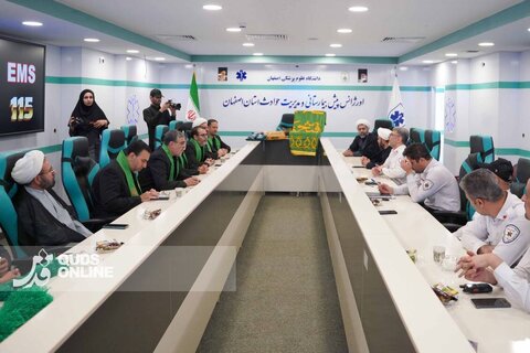 گزارش تصویری | بازدید کاروان خادمان حرم رضوی از مرکز عملیات اصفهان
