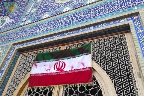 پرچم جمهوری اسلامی در حسینیه اعظم زنجان به اهتزاز درآمد