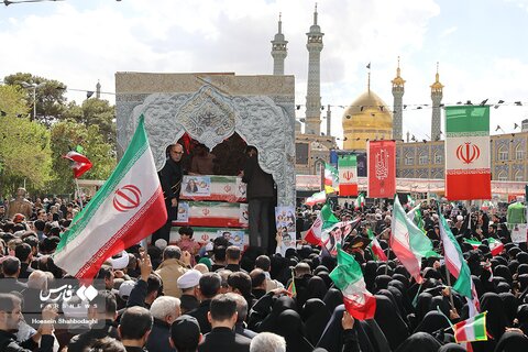 تشییع پیکر ۱۷ شهید جنگ رمضان در قم