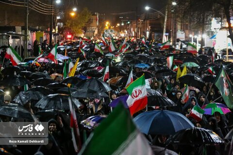شهرکرد هر شب پرشور‌تر از قبل برای وطن ایستادگی می‌کند