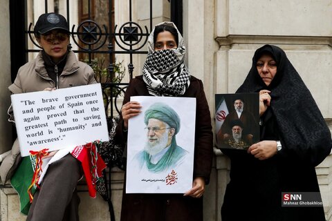تجمع دانشجویی مقابل سفارت اسپانیا در تهران