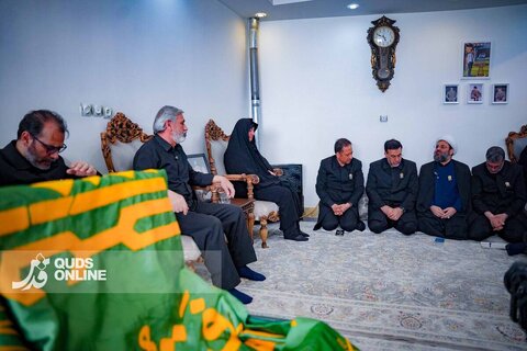 گزارش تصویری | حضور خادمان رضوی در منزل شهید قائدی و بیمارستان امام حسین(ع)