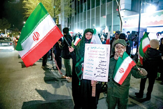 موکب رسانه‌ای قدس علاوه بر میزبانی از مردم، پذیرای حضوری شخصیت‌ها، هنرمندان و خانواده شهدای جنگ اخیر است / خیابان ایران