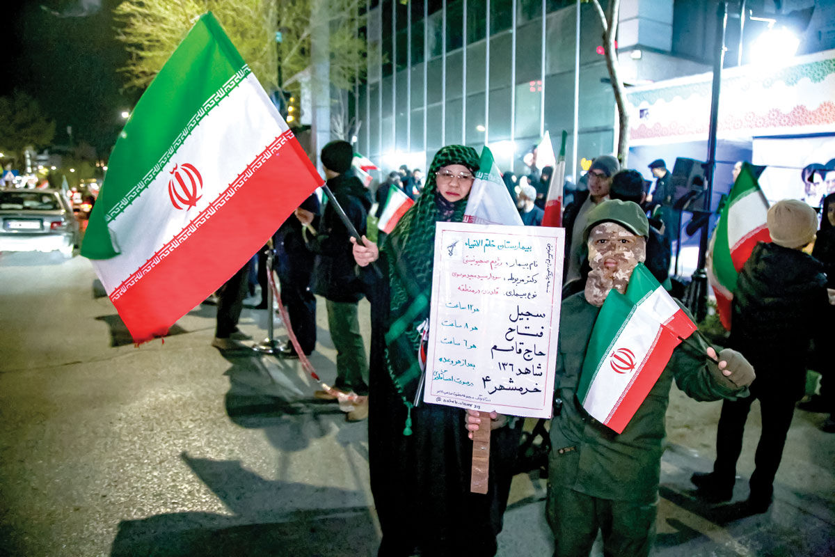 موکب رسانه‌ای قدس علاوه بر میزبانی از مردم، پذیرای حضوری شخصیت‌ها، هنرمندان و خانواده شهدای جنگ اخیر است / خیابان ایران