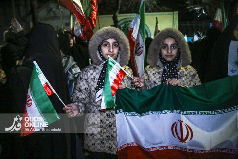 دهه نودی ها پای کار انقلاب در تجمعات شبانه مشهد