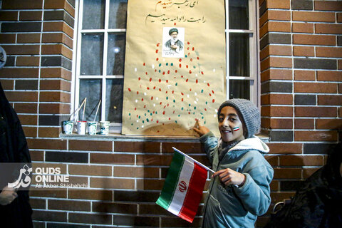 دهه نودی ها پای کار انقلاب در تجمعات شبانه مشهد
