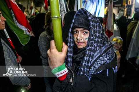 دهه نودی ها پای کار انقلاب در تجمعات شبانه مشهد
