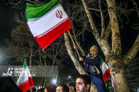 دهه نودی ها پای کار انقلاب در تجمعات شبانه مشهد