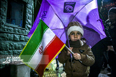 دهه نودی ها پای کار انقلاب در تجمعات شبانه مشهد