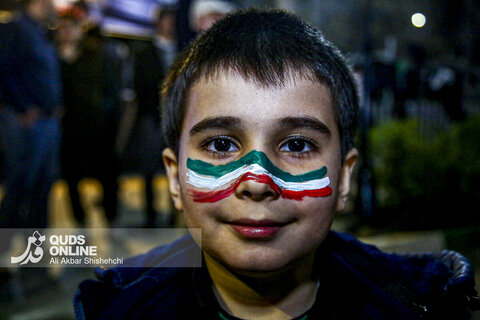دهه نودی ها پای کار انقلاب در تجمعات شبانه مشهد