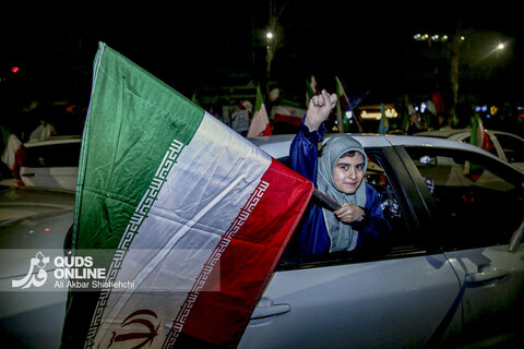 دهه نودی ها پای کار انقلاب در تجمعات شبانه مشهد