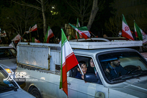 دهه نودی ها پای کار انقلاب در تجمعات شبانه مشهد