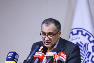 فیلم | رئیس دانشگاه صنعتی شریف در محل بمباران این دانشگاه نشست خبری برگزار کرد