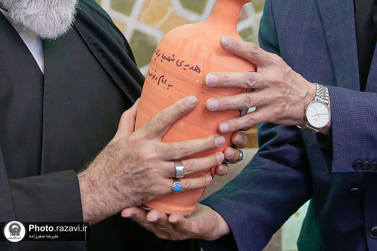 روایتی از داغ مدرسه شجره طیبه میناب و نذر کودکانه ریحانه و مهدی برای امام رضا(ع) / این قلک‌ برای آقاست