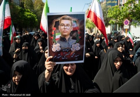 تشییع پیکر شهید دانش آموز سید محمد حسینی مقدم در قم