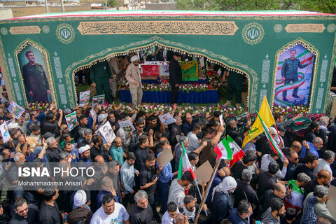 تشییع و خاکسپاری پیکر شهید دریابان «علیرضا تنگسیری» - آبادان