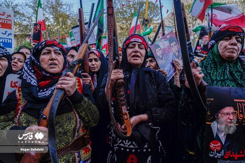 شیرزنان لُر با «برنو» به میدان بیعت آمدند
