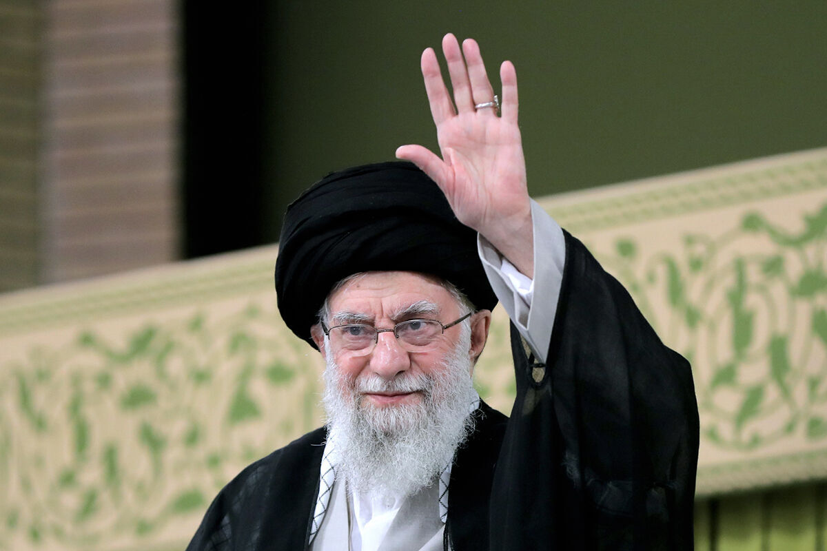 انتشار تمبرهای رهبر شهید، شهدای مدرسه میناب و نوروز ۱۴۰۵
