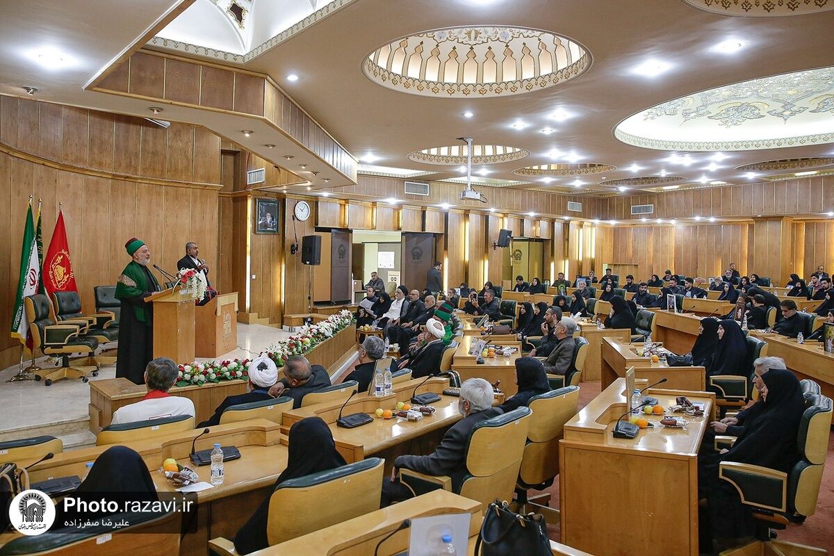 عطر سیب در صحن آفتاب؛ وقتی کربلا به پابوس خانواده شهدای مشهد آمد