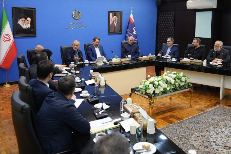 پزشکیان در بازدید و نظارت ستادی از وزارت صنعت، معدن و تجارت: هماهنگی دولت، مردم و نیروهای مسلح، دشمن را ناکام گذاشت
