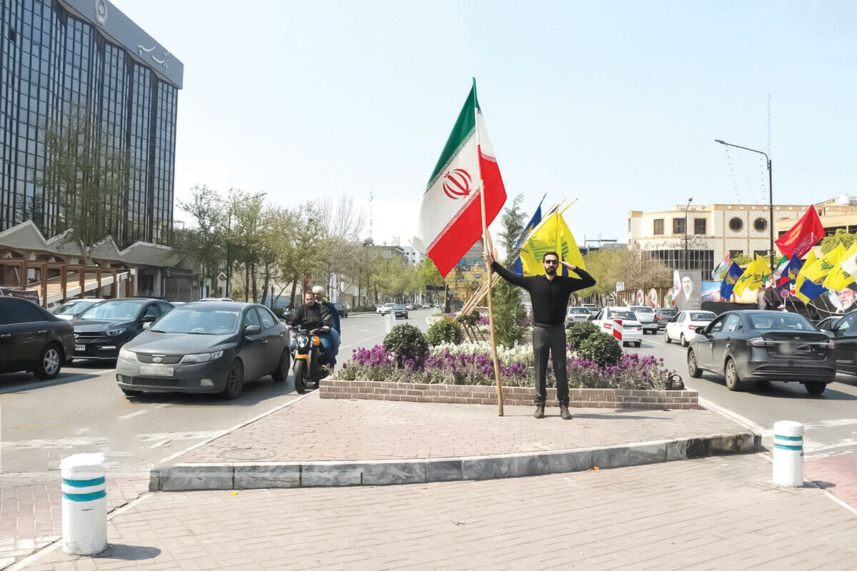 نگاهی به رفتارهای اجتماعی آن روی دیگر جنگ / یادمان نمی‌رود رالی دور پرچمتان را