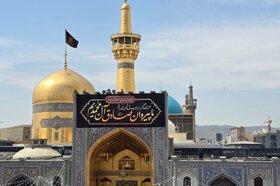 گزارش تصویری | نصب کتیبه‌های ویژه شهادت امام جعفر صادق (ع) در حرم مطهر رضوی
