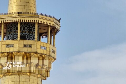 گزارش تصویری | نصب کتیبه‌های ویژه شهادت امام جعفر صادق علیه‌السلام در حرم رضوی