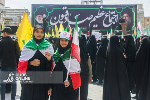 گزارش تصویری | اجتماع عظیم صادقیون و تشییع پیکر دو شهید جنگ رمضان در مشهد