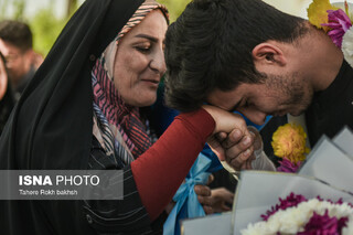 عکس | تصاویری از بازگشت ۹ دریادل ناو دنا به شیراز