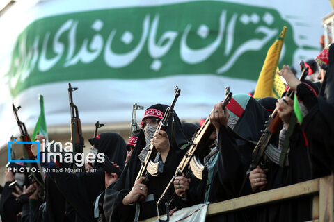 عکس | تصاویری از راهپیمایی دختران «جان‌فدای ایران»