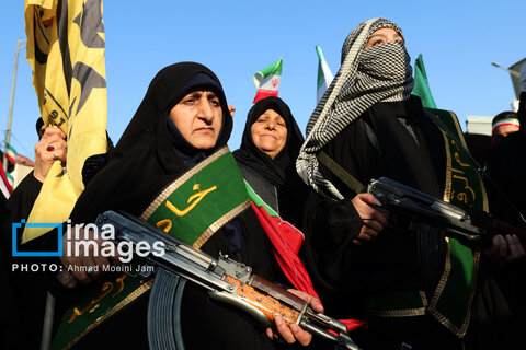 عکس | تصاویری از راهپیمایی دختران «جان‌فدای ایران»