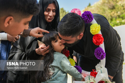 عکس | تصاویری از بازگشت ۹ دریادل ناو دنا به شیراز