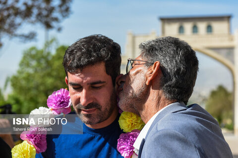 عکس | تصاویری از بازگشت ۹ دریادل ناو دنا به شیراز