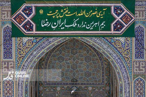 عکس | تصاویری از فضا آرایی حرم مطهر رضوی در آغاز دهه کرامت