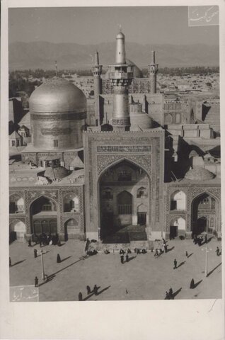نمایی از حرم رضوی در یک کارت پستال ۷۵ ساله