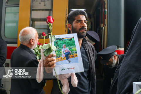 گزارش تصویری |مراسم استقبال از کاروان خانواده های شهدای مدرسه شجره طیبه میناب