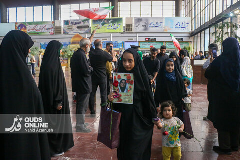 گزارش تصویری |مراسم استقبال از کاروان خانواده های شهدای مدرسه شجره طیبه میناب