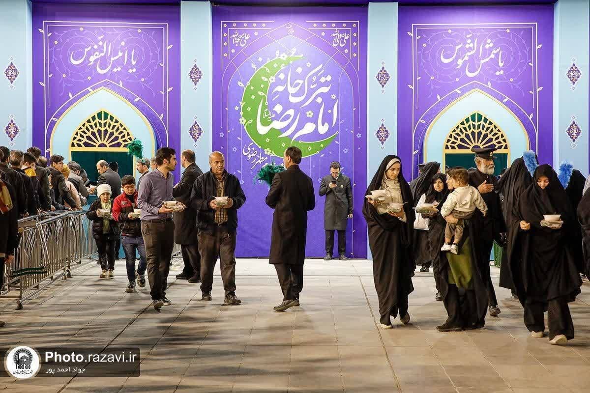 هم زمان با دهه کرامت انجام شد: استقرار ۲۵ موکب خدمت‌رسان در حریم حرم رضوی برای پذیرایی گسترده از زائران