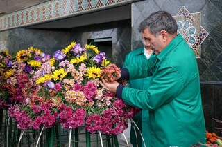 گل‌های ایرانی برای آستان ملائک پاسبان رضوی / مشارکت تولیدکنندگان و ناذران گل برای گل‌آرایی حرم مطهر رضوی
