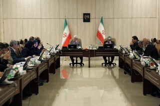 انتقاد عارف از رفتار متناقض طرف‌های مذاکره؛ مواضعشان کودکانه و متغیر است