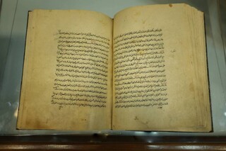 رونمایی از ۲ نسخه خطی عیون اخبار الرضا (ع) در کتابخانه حرم رضوی