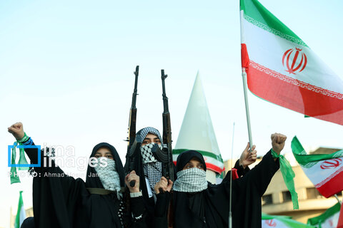 راهپیمایی دختران «جان‌فدای ایران»