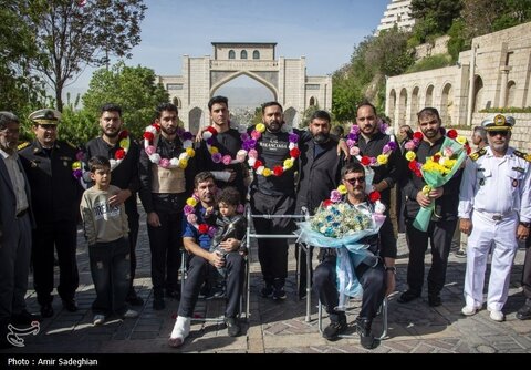 بازگشت 9 دریادل ناو دنا به شیراز