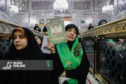 غبارروبی ضریح مطهر حضرت رضا علیه‌السلام در دهه کرامت