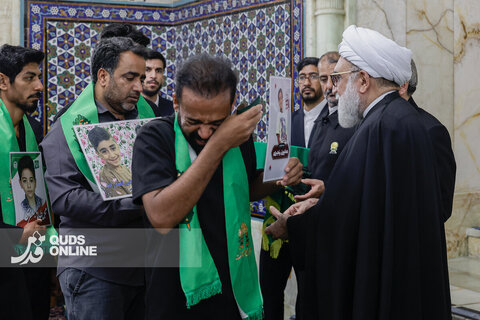غبارروبی ضریح مطهر حضرت رضا علیه‌السلام در دهه کرامت