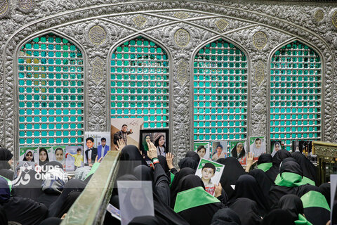 غبارروبی ضریح مطهر حضرت رضا علیه‌السلام در دهه کرامت