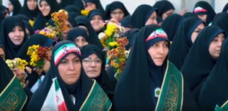 فیلم | خادمان یگان صیانت، حرم امام رئوف را گلباران کردند
